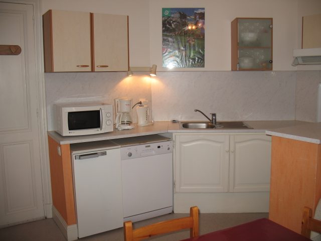 201-kitchenette-3