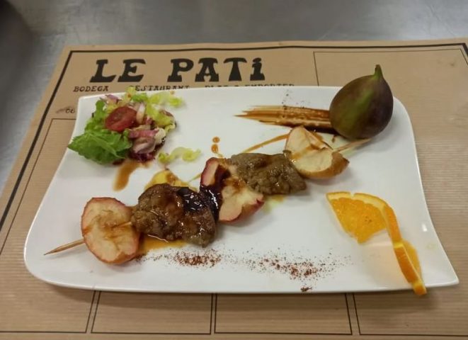 Foie-gras-de-canard-poele-aux-pommes