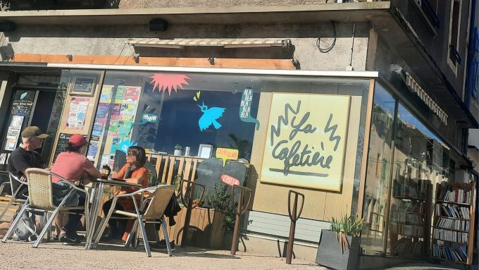 La-Cafetiere-Vitrine-Aurignac-Comminges-Pyrenees-2