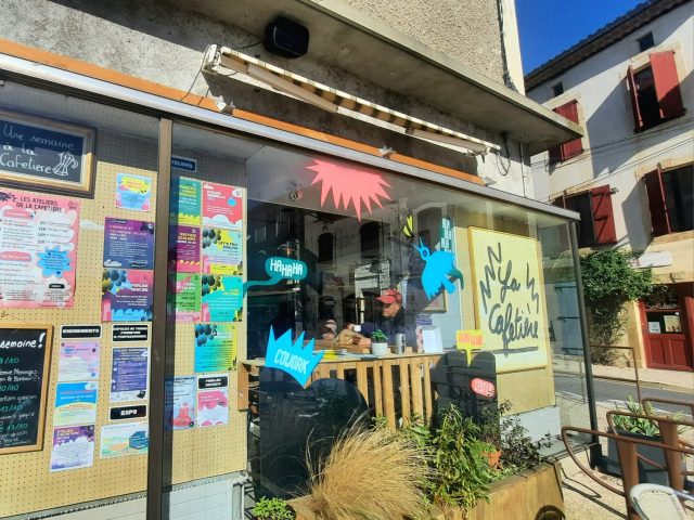 La-Cafetiere-vitrine–Aurignac-Comminges-Pyrenees-2