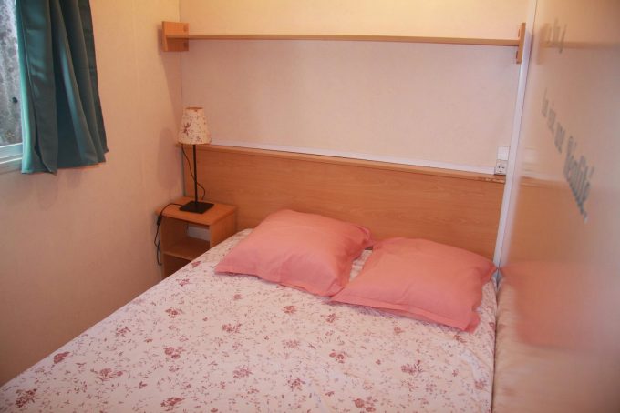 Mobil-Home-face-aux-Pyrenees—Chambre-parentale—Aurignac-Comminges-Pyrenees